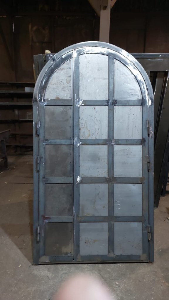 Дверь в храм с ковкой DH-0036