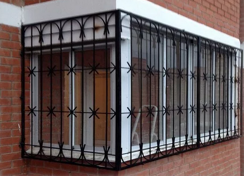 Решетка на лоджию. Решетка на балкон. Металлические решетки на балкон. Сварные решетки на балкон. Красивые решетки на балкон.